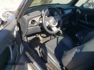 2006 MINI Convertible с VIN WMWRF33556TF64247, выставлен на аукционе Copart как лот 88324875 с пробегом Не указан миль и На запчасти • Non repairable. История ставок и продаж доступна на DreamBid. Изображение 8.