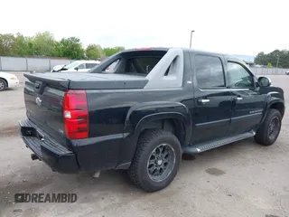 2007 Chevrolet Avalanche LTZ with VIN 3GNFK12317G307482, listed as a IAAI auction lot 42152700 with 191,014 mi miles and . Bid and sale history available at DreamBid. Image 4.