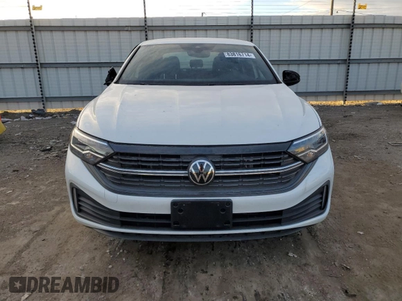 2024 Volkswagen Jetta Sport z VIN 3VWBM7BU8RM047886, wystawiony jako Copart lot #83816714 z przebiegiem 3 587 mil mil oraz Szkoda całkowita • Salvage title. Historia ofert i sprzedaży dostępna na DreamBid. Obrazek 5.