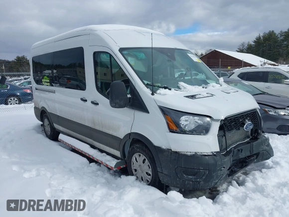 2024 Ford Transit Passenger XL z VIN 1FBAX2C85RKB46137, wystawiony jako IAAI lot #41535996 z przebiegiem 1 571 mil mil oraz . Historia ofert i sprzedaży dostępna na DreamBid. Obrazek 1.