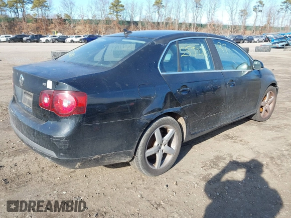 2008 Volkswagen Jetta SE z VIN 3VWRZ71K48M014558, wystawiony jako IAAI lot #41685615 z przebiegiem Nie podano mil oraz . Historia ofert i sprzedaży dostępna na DreamBid. Obrazek 4.