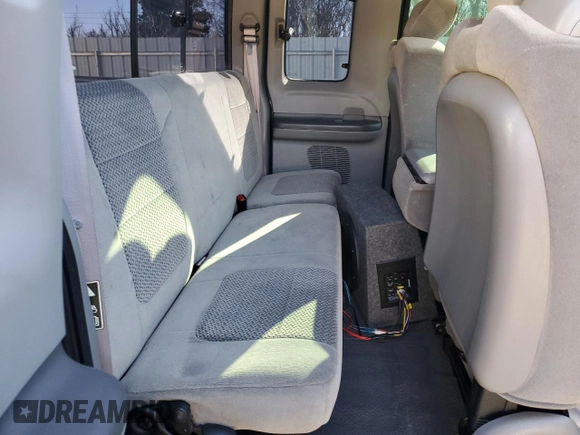 2001 Ford Super Duty F-250 XL with VIN 1FTNX20F11EB60992, listed as a Copart auction lot 88501795 with 136,557 mi miles and Salvage Title. Bid and sale history available at carsss.com. Image 10.