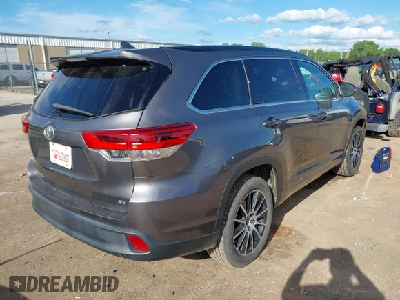 2018 Toyota Highlander SE with VIN 5TDKZRFH4JS548677, listed as a IAAI auction lot 42171321 with 94,205 mi miles and . Bid and sale history available at DreamBid. Image 4.
