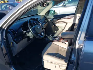 2015 Kia Sorento LX with VIN 5XYKTCA61FG639091, listed as a IAAI auction lot 41093306 with 71,768 mi miles. Bid and sale history available at carsss.com. Image 5.