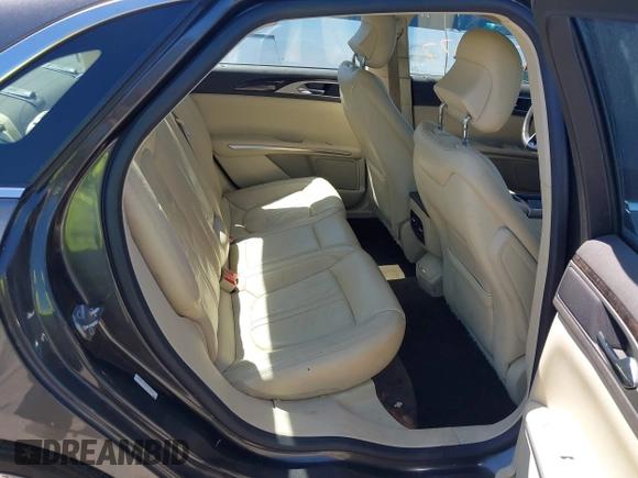 2015 Lincoln MKZ z VIN 3LN6L2G93FR607192, wystawiony jako IAAI lot #42226377 z przebiegiem 74 018 mil mil oraz . Historia ofert i sprzedaży dostępna na DreamBid. Obrazek 8.