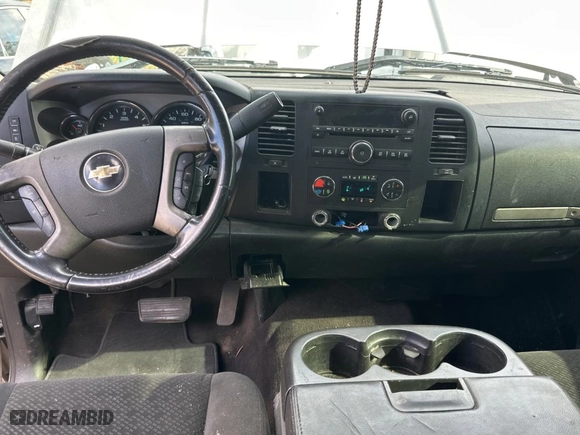 2008 Chevrolet Silverado 1500 LT w/2LT with VIN 2GCEC19J681272454, listed as a Copart auction lot 87048984 with 225,540 mi miles and Clean Title. Bid and sale history available at carsss.com. Image 9.