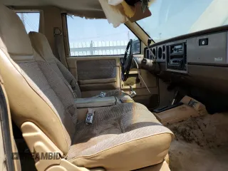 1985 Chevrolet Blazer с VIN 1G8CT18B5F8156619, выставлен на аукционе Copart как лот 61977745 с пробегом 22 993 миль миль и Чистый • Clean title. История ставок и продаж доступна на DreamBid. Изображение 7.