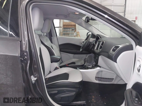 2019 Jeep Compass Altitude with VIN 3C4NJDBBXKT665843, listed as a IAAI auction lot 41561291 with 82,912 mi miles and . Bid and sale history available at DreamBid. Image 5.
