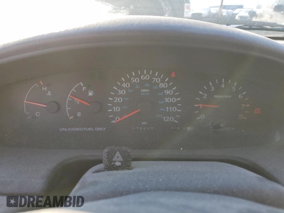 1996 Plymouth Neon z VIN 1P3ES62C4TD541124, wystawiony jako Copart lot #88826005 z przebiegiem 76 499 mil mil oraz Czysty tytuł • Clean title. Historia ofert i sprzedaży dostępna na DreamBid. Obrazek 9.