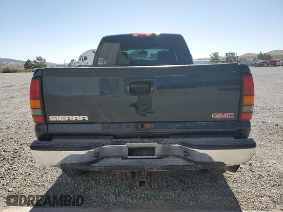 2005 GMC Sierra 2500HD SLE z VIN 1GTHK232X5F941546, wystawiony jako Copart lot #52755075 z przebiegiem 255 452 mil mil oraz Szkoda całkowita • Salvage title. Historia ofert i sprzedaży dostępna na DreamBid. Obrazek 6.