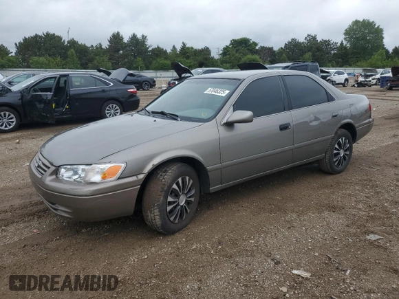2001 Toyota Camry CE z VIN 4T1BG22K01U057836, wystawiony jako Copart lot #57046325 z przebiegiem 151 882 mil mil oraz Szkoda całkowita • Salvage title. Historia ofert i sprzedaży dostępna na DreamBid. Obrazek 1.