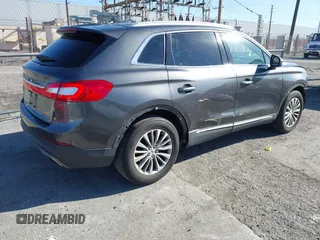 2017 Lincoln MKX Select with VIN 2LMPJ6KR9HBL37562, listed as a IAAI auction lot 41857375 with 103,678 mi miles. Bid and sale history available at carsss.com. Image 4.