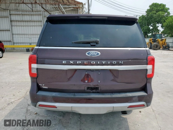 2024 Ford Expedition XLT with VIN 1FMJU1H88REA95895, listed as a Copart auction lot 58021865 with 4,403 mi miles and Salvage title. Bid and sale history available at DreamBid. Image 6.
