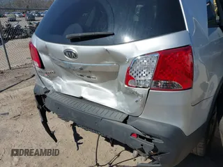 2013 Kia Sorento EX with VIN 5XYKU4A24DG390573, listed as a IAAI auction lot 41628998 with 137,145 mi miles and . Bid and sale history available at carsss.com. Image 6.