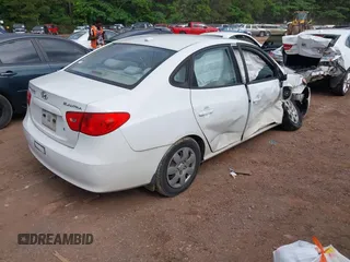 2009 Hyundai Elantra SE z VIN KMHDU46D49U595783, wystawiony jako IAAI lot #42206609 z przebiegiem 267 635 mil mil oraz . Historia ofert i sprzedaży dostępna na DreamBid. Obrazek 4.