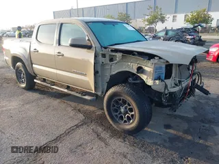 2017 Toyota Tacoma SR5 with VIN 3TMCZ5AN9HM085388, listed as a IAAI auction lot 41118155 with 113,998 mi miles. Bid and sale history available at carsss.com. Image 1.