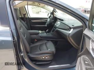 2019 Cadillac XT5 Luxury FWD z VIN 1GYKNCRS1KZ259282, wystawiony jako IAAI lot #41921030 z przebiegiem 27 880 mil mil oraz . Historia ofert i sprzedaży dostępna na DreamBid. Obrazek 5.