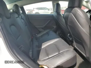 2021 Tesla Model 3 Standard Range Plus z VIN 5YJ3E1EA6MF059194, wystawiony jako Copart lot #53483595 z przebiegiem 22 072 mil mil oraz Szkody całkowita. Historia ofert i sprzedaży dostępna na DreamBid. Obrazek 10.