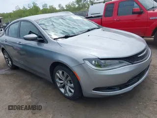 2015 Chrysler 200 S z VIN 1C3CCCBG1FN735571, wystawiony jako IAAI lot #42231495 z przebiegiem 95 423 mil mil oraz . Historia ofert i sprzedaży dostępna na DreamBid. Obrazek 1.