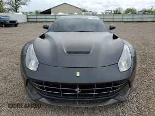 2014 Ferrari F12 z VIN ZFF74UFAXE0202704, wystawiony jako Copart lot #57329915 z przebiegiem 17 783 mil mil oraz Szkody całkowita. Historia ofert i sprzedaży dostępna na DreamBid. Obrazek 5.