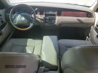 2004 Lincoln Town Car Ultimate z VIN 1LNHM83W94Y654164, wystawiony jako Copart lot #56313675 z przebiegiem 138 422 mil mil oraz Czysty tytuł • Clean title. Historia ofert i sprzedaży dostępna na DreamBid. Obrazek 8.