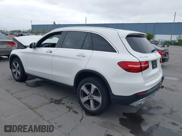 2019 Mercedes-Benz GLC 300 with VIN WDC0G4JB1KV136690, listed as a IAAI auction lot 42121407 with 42,542 mi miles and . Bid and sale history available at DreamBid. Image 3.