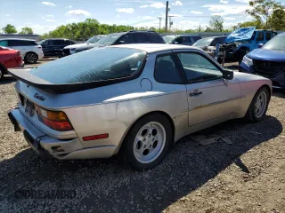 1986 Porsche 944 z VIN WP0AA0954GN155776, wystawiony jako Copart lot #56032785 z przebiegiem 17 696 mil mil oraz Szkoda całkowita • Salvage title. Historia ofert i sprzedaży dostępna na DreamBid. Obrazek 3.