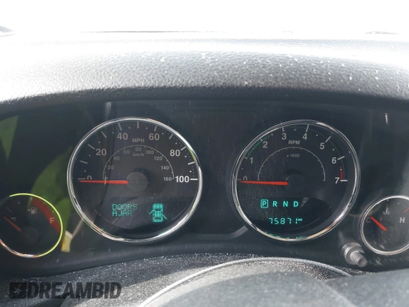 2016 Jeep Wrangler Unlimited Sport z VIN 1C4HJWDGXGL328531, wystawiony jako IAAI lot #42056907 z przebiegiem 75 871 mil mil oraz . Historia ofert i sprzedaży dostępna na DreamBid. Obrazek 7.