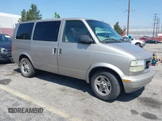 2004 GMC Safari with VIN 1GKDM19X14B502929, listed as a IAAI auction lot 42096114 with 221,352 mi miles. Bid and sale history available at carsss.com. Image 1.