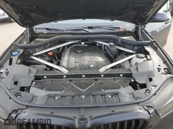 2024 BMW X5 xDrive40i z VIN 5UX23EU09R9S17979, wystawiony jako Copart lot #48359735 z przebiegiem 12 564 mil mil oraz Szkody całkowita. Historia ofert i sprzedaży dostępna na DreamBid. Obrazek 12.