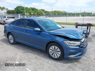 2019 Volkswagen Jetta S z VIN 3VWCB7BU3KM138600, wystawiony jako IAAI lot #42092670 z przebiegiem 50 082 mil mil oraz . Historia ofert i sprzedaży dostępna na DreamBid. Obrazek 1.