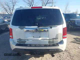 2014 Honda Pilot Touring with VIN 5FNYF4H96EB027336, listed as a IAAI auction lot 41882333 with 202,426 mi miles and . Bid and sale history available at carsss.com. Image 17.