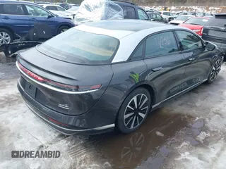 2023 Lucid Air Grand Touring z VIN 50EA1GBA6PA005316, wystawiony jako IAAI lot #41591359 z przebiegiem 4571 mil mil oraz . Historia ofert i sprzedaży dostępna na DreamBid. Obrazek 4.