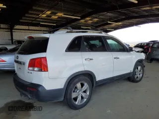 2013 Kia Sorento EX with VIN 5XYKUDA27DG374772, listed as a Copart auction lot 83861194 with 172,677 mi miles and Salvage Title. Bid and sale history available at carsss.com. Image 3.