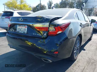 2018 Lexus ES 350 z VIN 58ABK1GGXJU098576, wystawiony jako IAAI lot #42268560 z przebiegiem 116 378 mil mil oraz . Historia ofert i sprzedaży dostępna na DreamBid. Obrazek 6.