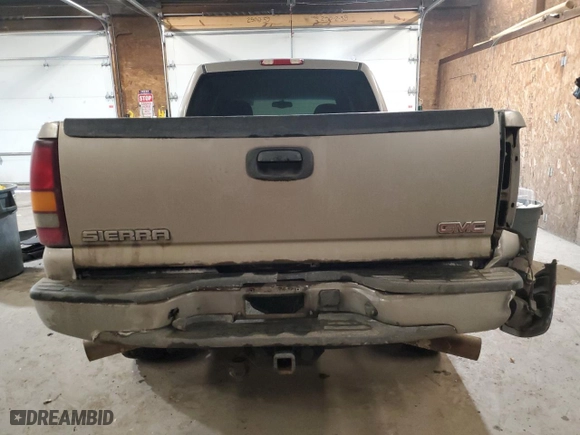 2002 GMC Sierra 2500HD SLE with VIN 1GTHK23U02F161214, listed as a Copart auction lot 42322685 with 231,368 mi miles and Salvage Title. Bid and sale history available at carsss.com. Image 6.