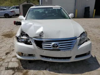2008 Toyota Avalon XL z VIN 4T1BK36BX8U301646, wystawiony jako Copart lot #53758215 z przebiegiem Nie podano mil oraz Szkoda całkowita • Salvage title. Historia ofert i sprzedaży dostępna na DreamBid. Obrazek 5.