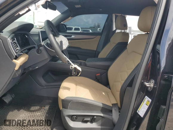 2024 Volkswagen Atlas SE with VIN 1V2DE2CA8RC236764, listed as a Copart auction lot 50357035 with 8,667 mi miles and Salvage title. Bid and sale history available at DreamBid. Image 7.