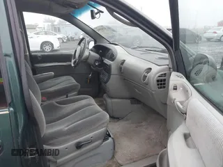 1996 Dodge Caravan z VIN 1B4GP55L7TB313983, wystawiony jako IAAI lot #41343592 z przebiegiem 165 952 mil mil oraz . Historia ofert i sprzedaży dostępna na DreamBid. Obrazek 5.