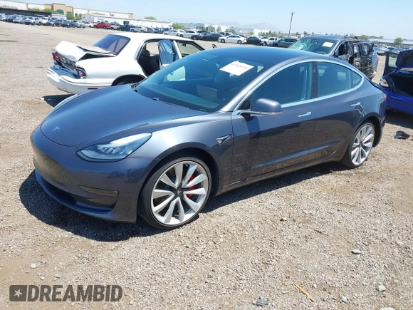 2018 Tesla Model 3 Long Range Battery z VIN 5YJ3E1EB8JF105886, wystawiony jako IAAI lot #42268190 z przebiegiem 80 917 mil mil oraz . Historia ofert i sprzedaży dostępna na DreamBid. Obrazek 20.
