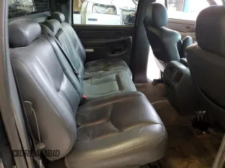 2003 Chevrolet Avalanche with VIN 3GNEK13T33G111841, listed as a Copart auction lot 71664204 with 216,045 mi miles and Salvage Title. Bid and sale history available at carsss.com. Image 10.