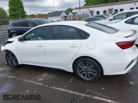 2023 Kia Forte GT-Line z VIN 3KPF54AD5PE583428, wystawiony jako IAAI lot #42016122 z przebiegiem 16 589 mil mil oraz . Historia ofert i sprzedaży dostępna na DreamBid. Obrazek 14.