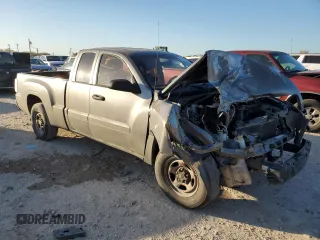 2008 Mitsubishi Raider LS z VIN 1Z7HC22KX8S609878, wystawiony jako Copart lot #85869764 z przebiegiem 163 672 mil mil oraz Szkoda całkowita • Salvage title. Historia ofert i sprzedaży dostępna na DreamBid. Obrazek 4.
