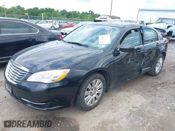 2014 Chrysler 200 LX z VIN 1C3CCBAB7EN231122, wystawiony jako IAAI lot #42375906 z przebiegiem 197 000 mil mil oraz . Historia ofert i sprzedaży dostępna na DreamBid. Obrazek 2.