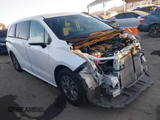 2022 Toyota Sienna LE z VIN 5TDKRKEC3NS115774, wystawiony jako IAAI lot #41396838 z przebiegiem 59 552 mil mil oraz . Historia ofert i sprzedaży dostępna na DreamBid. Obrazek 1.