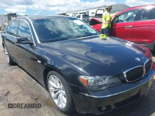 2007 BMW 7 Series 750Li z VIN WBAHN83547DT72824, wystawiony jako IAAI lot #42311684 z przebiegiem 76 696 mil mil oraz . Historia ofert i sprzedaży dostępna na DreamBid. Obrazek 1.
