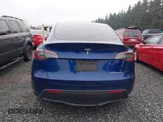 2024 Tesla Model Y Long Range with VIN 7SAYGDEE9RF066607, listed as a IAAI auction lot 40895482 with 9,988 mi miles. Bid and sale history available at carsss.com. Image 16.