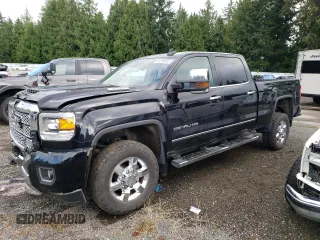 2018 GMC Sierra 3500HD Denali z VIN 1GT42YEY6JF290445, wystawiony jako Copart lot #69260864 z przebiegiem 46 963 mil mil oraz Szkody całkowita. Historia ofert i sprzedaży dostępna na DreamBid. Obrazek 1.
