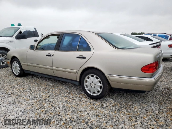 1999 Mercedes-Benz E 320 z VIN WDBJF65H4XA790071, wystawiony jako Copart lot #58670245 z przebiegiem 285 571 mil mil oraz Czysty tytuł • Clean title. Historia ofert i sprzedaży dostępna na DreamBid. Obrazek 2.