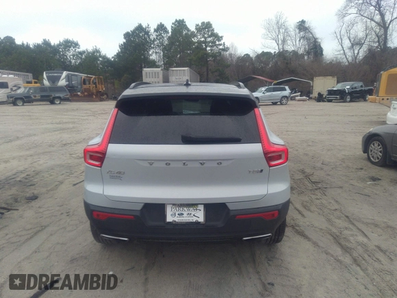 2020 Volvo XC40 R-Design с VIN YV4162UM2L2305405, выставлен на аукционе IAAI как лот 41531111 с пробегом 82 352 миль миль и . История ставок и продаж доступна на DreamBid. Изображение 16.